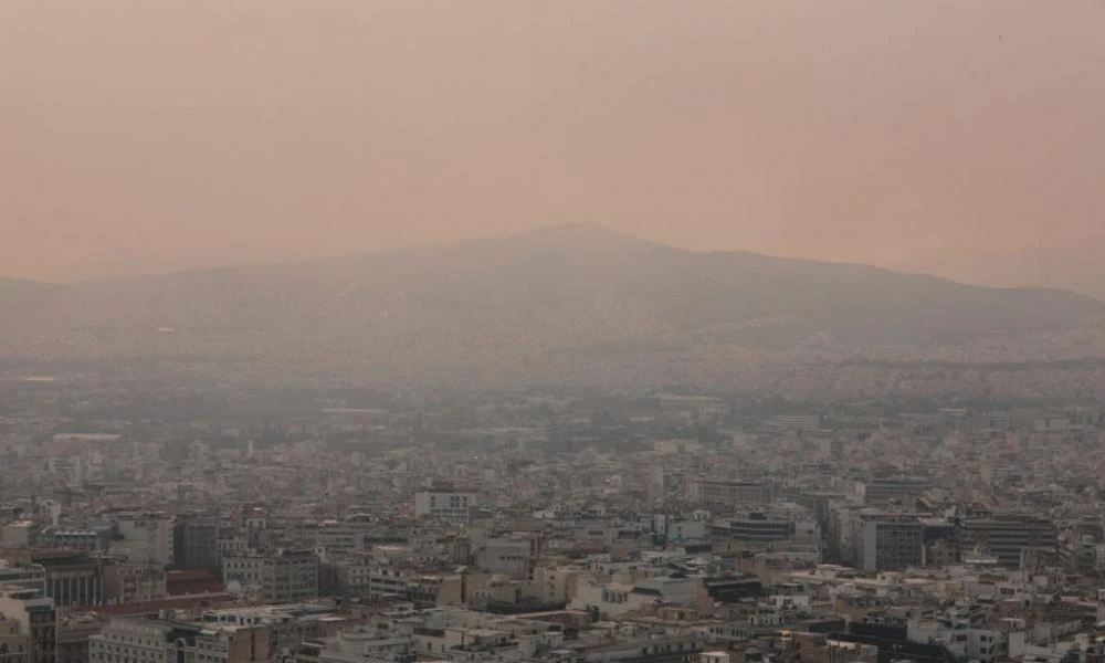 Καιρός-Αρναούτογλου: Υποχώρηση της αφρικανικής σκόνης και πτώση της θερμοκρασίας την Τετάρτη